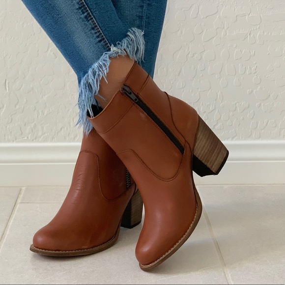 NIB Distressed Cognac Leather Block Heel Boots - Picture 4 of 8